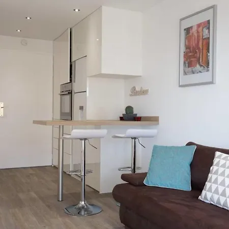 Haven Of Peace 1-br Terrace With Sea View & Pool Cannes